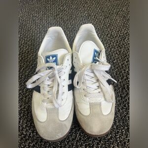 Samba worn maybe 5x. The run more on the big side-more of a women's 9.5